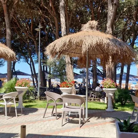 Alea 300m From Beach, Umbrella And Sunbeds Included, Parking, Wifi, Up To 5 People Appartement