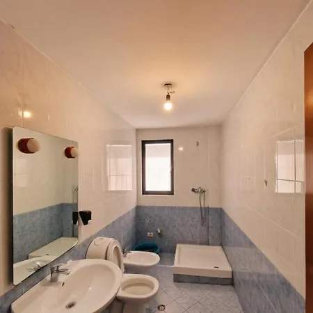 Alea 300m From Beach, Umbrella And Sunbeds Included, Parking, Wifi, Up To 5 People Apartamento Golem (Tirana)