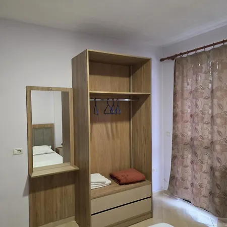 Alea 300m From Beach, Umbrella And Sunbeds Included, Parking, Wifi, Up To 5 People Golem (Tirana)